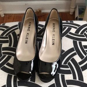 Anne Klein peep toe patent pump
